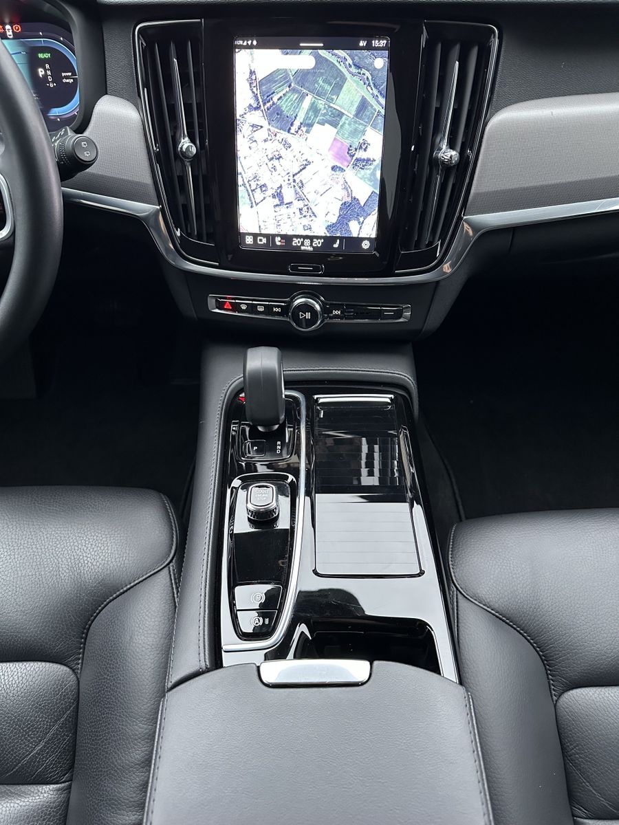 Fahrzeugabbildung Volvo V90 T6 Recharge AWD Core NAV+LED+KAM+SHZ+VC+ACC