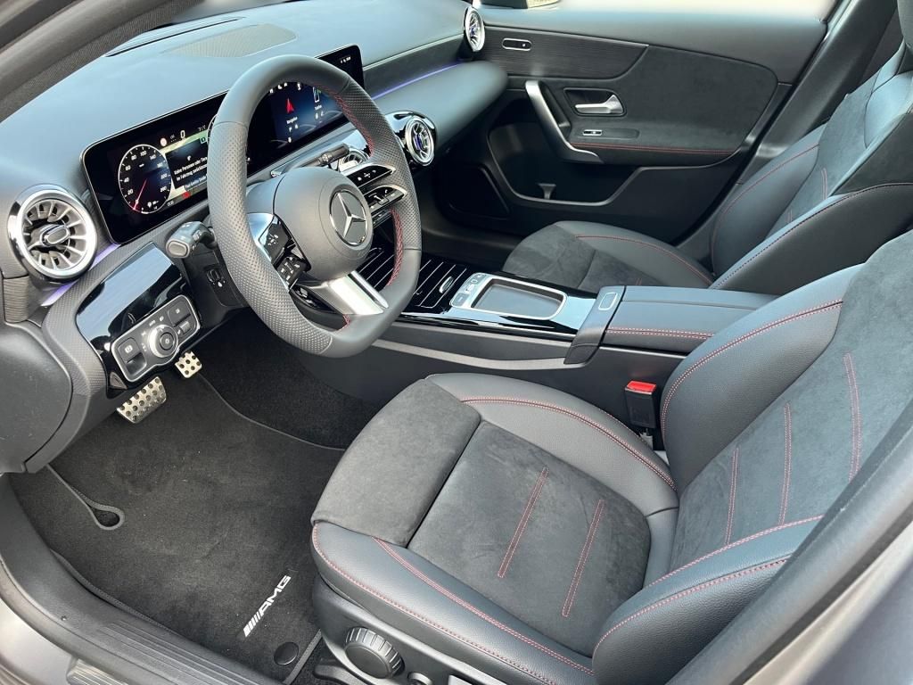 Fahrzeugabbildung Mercedes-Benz A 200 +AMG-ADVANCED+NIGHT+PANORAMA+WINTER-PAKET+
