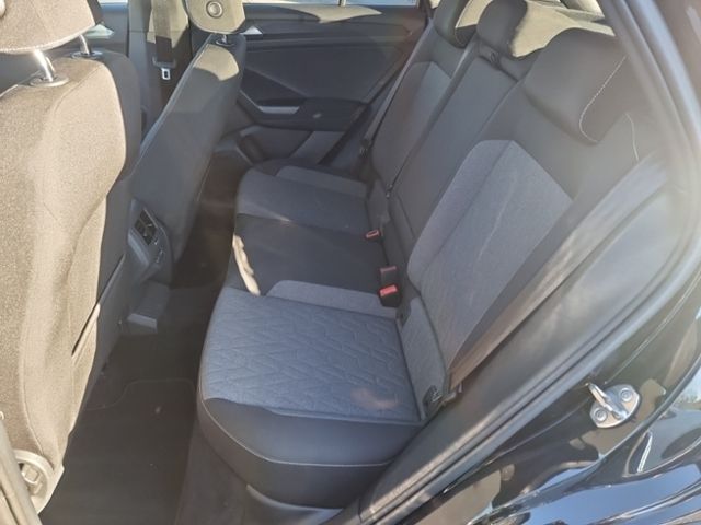 Fahrzeugabbildung Volkswagen T-Roc MOVE 1,5 TSI DSG NAVI AHK ACC DCP LED SHZ