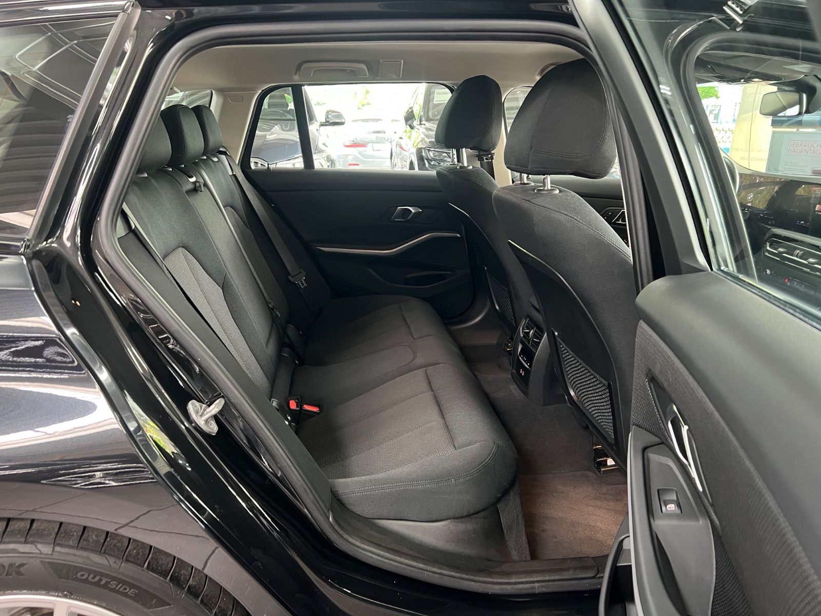 BMW 318d Touring Facelift+Keyless+Hifi+KurvenDISPLAY foto 19
