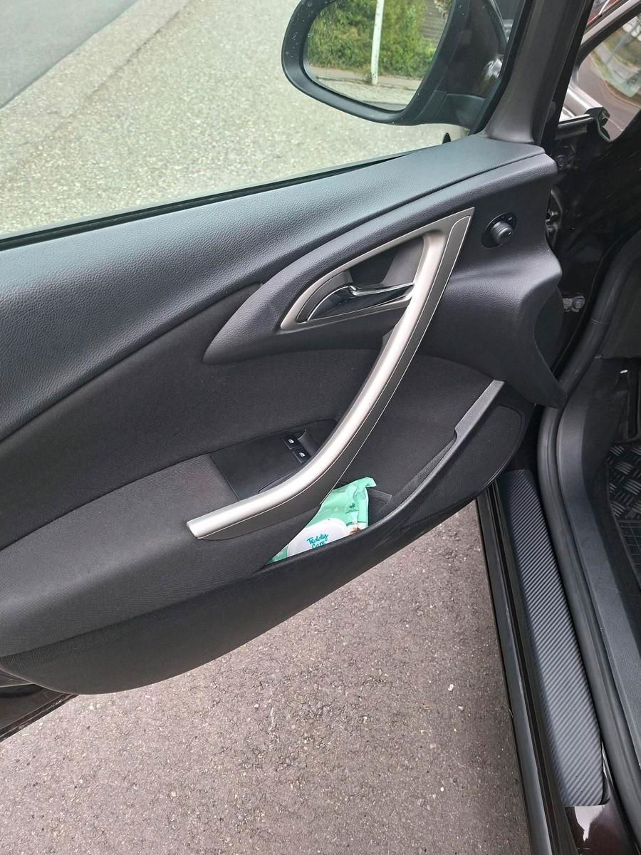 Opel Astra 2012 — photo 6