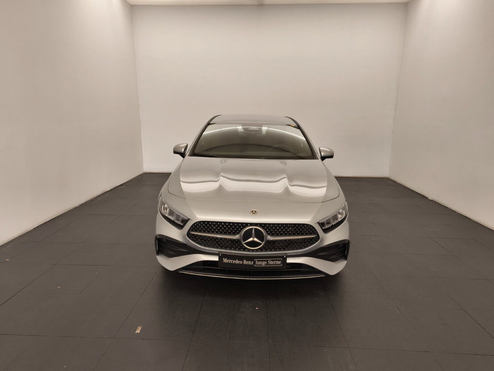 Mercedes-Benz A 180 AMG Advanced+ Distronic 360°Cam DAB KeyGo imagem 2