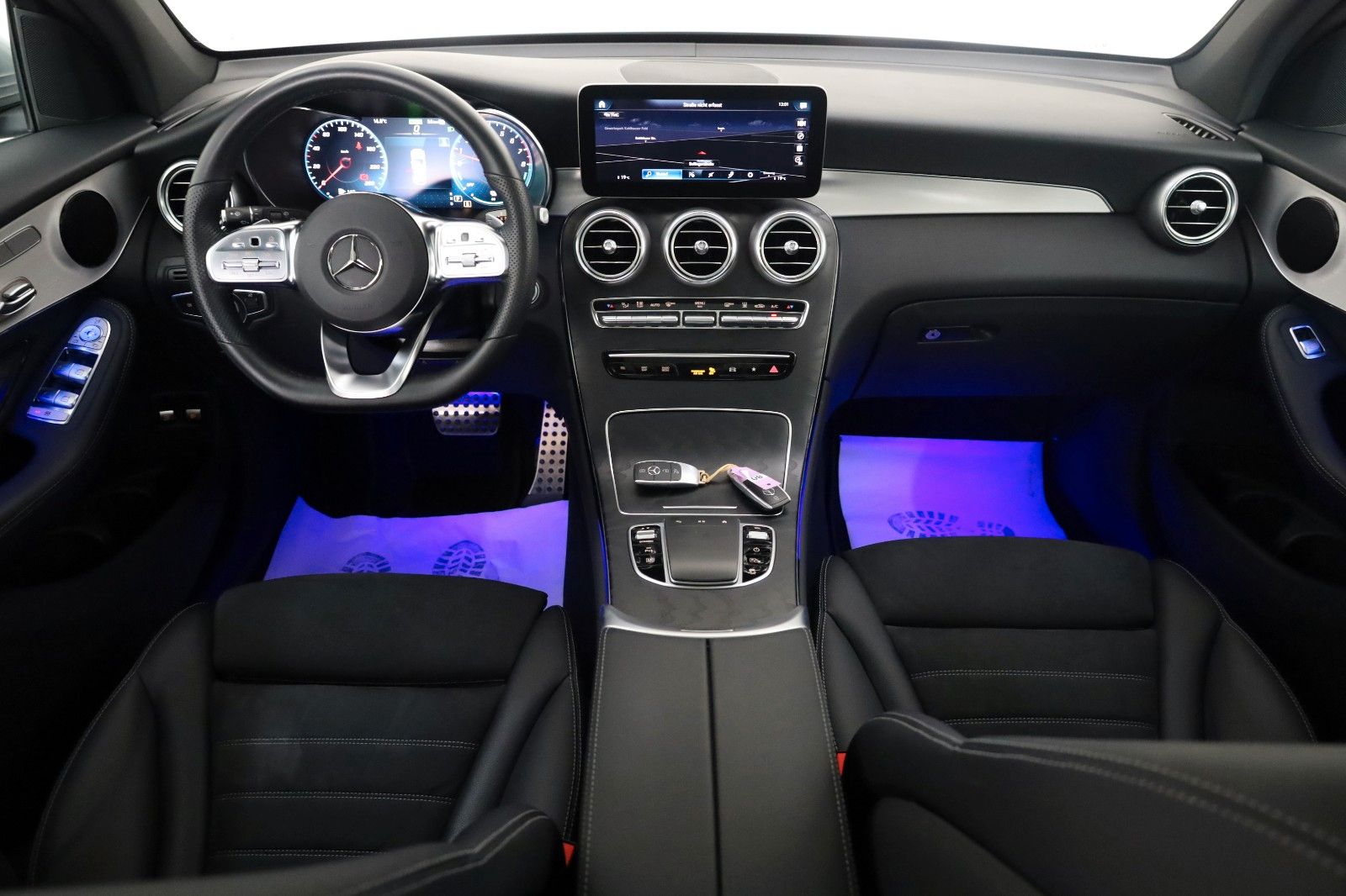 Fahrzeugabbildung Mercedes-Benz GLC 300 e 4M,AMG-line, Navi,LED,360Kam,Pano,AHK