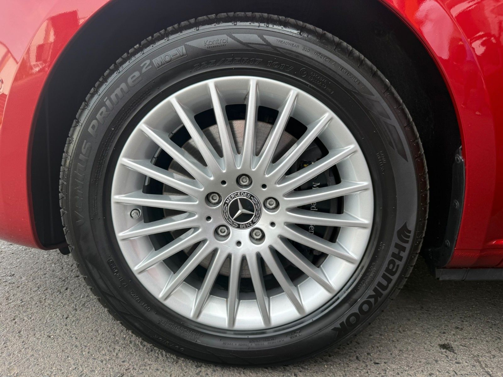 Fahrzeugabbildung Mercedes-Benz V 220 d STYLE AHK2,5to DISTRONIC LED elekt Türen