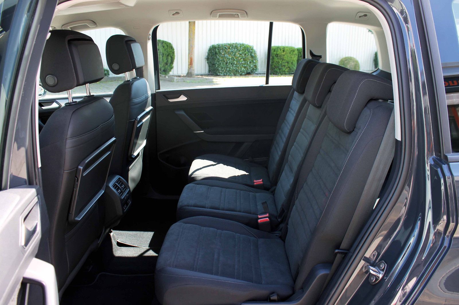 Fahrzeugabbildung Volkswagen Touran Comfortline 2.0 TDI DSG ACC PDC KAM LED