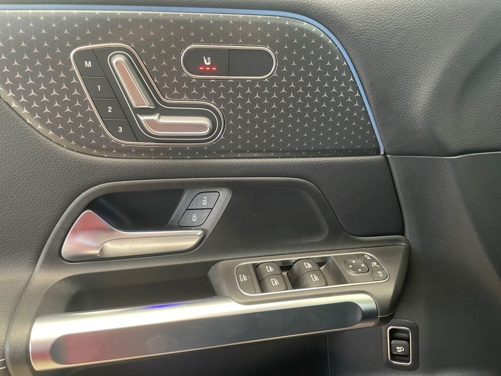 Fahrzeugabbildung Mercedes-Benz GLB 220 d 4M Night ACC AHK Totwi. Memory LED SHZ