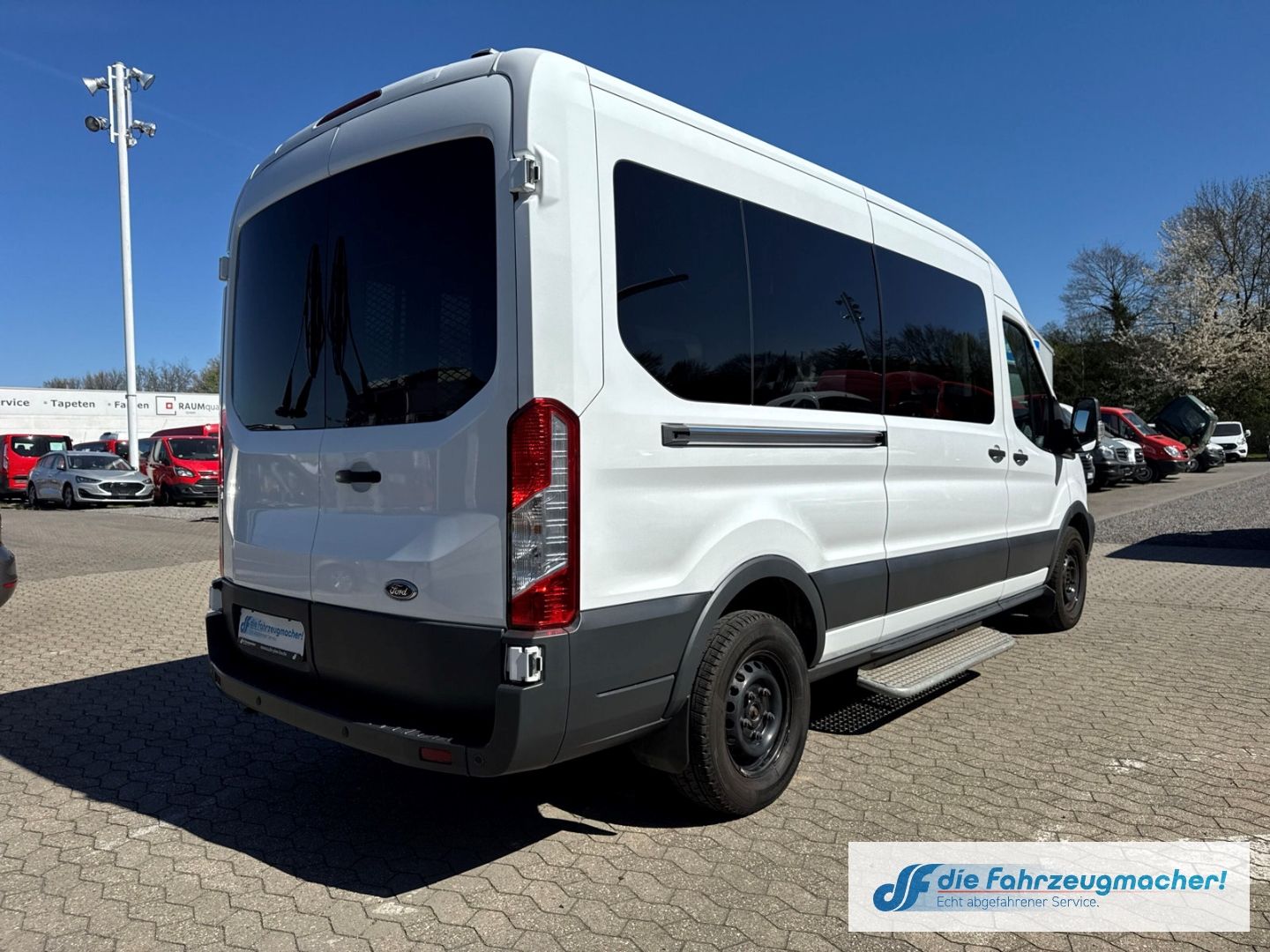 Fahrzeugabbildung Ford Transit Kombi 350 L3 Trend 2.0 TDCi 7-Sitzer KLI