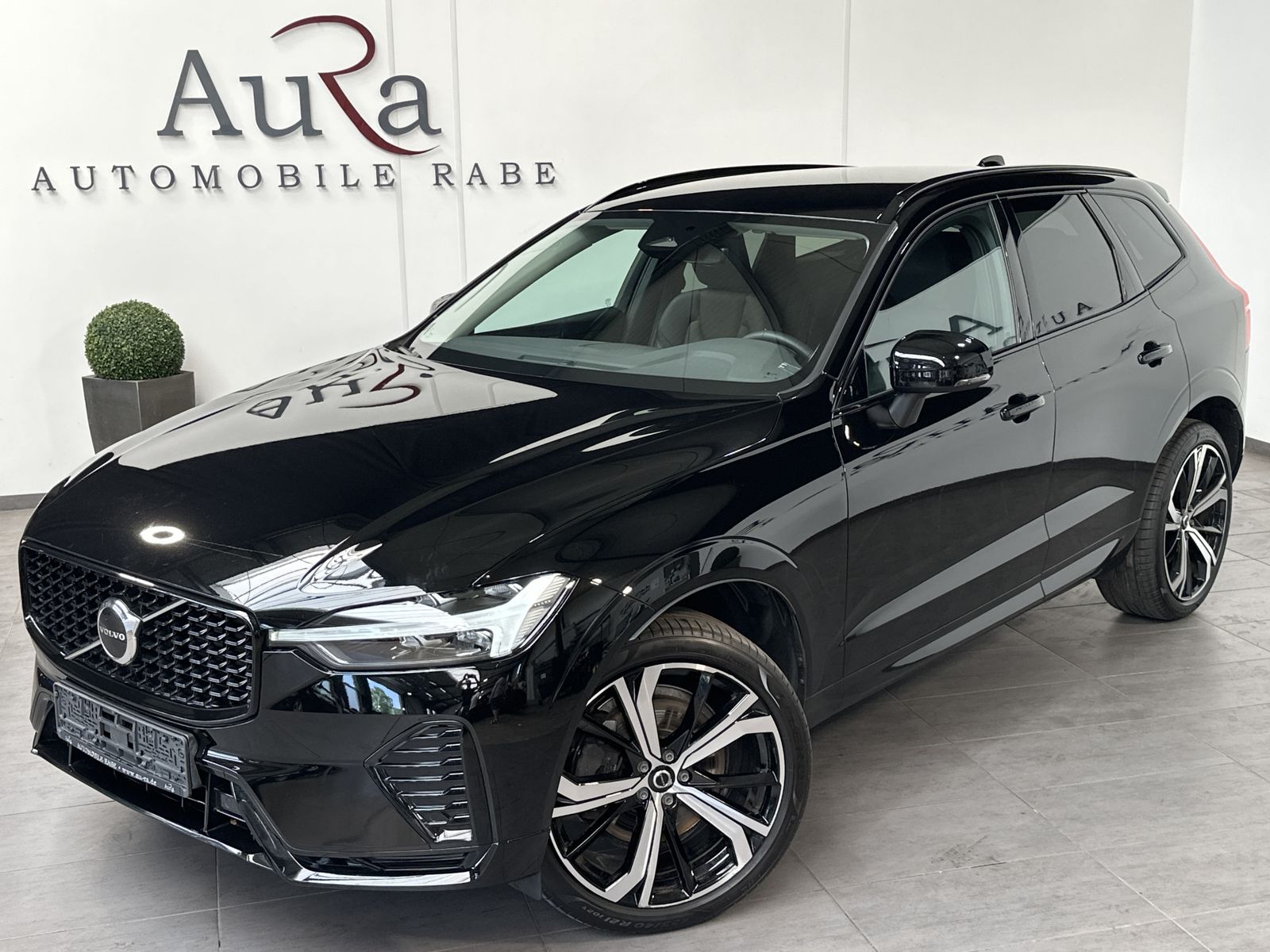 Fahrzeugabbildung Volvo XC60 B4 D Plus Dark NAV+MATRIX+ACC+21ZOLL+ALARM