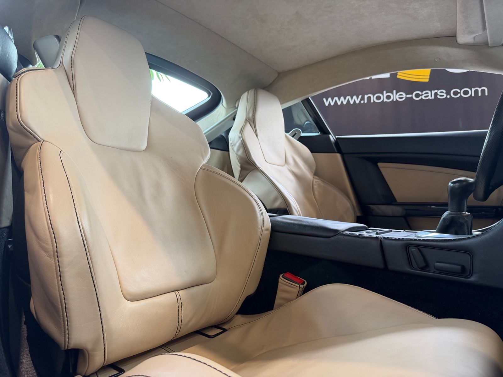 Fahrzeugabbildung Aston Martin Vantage  V8 KLIMA XEN NAV SHZ PDC LEDER