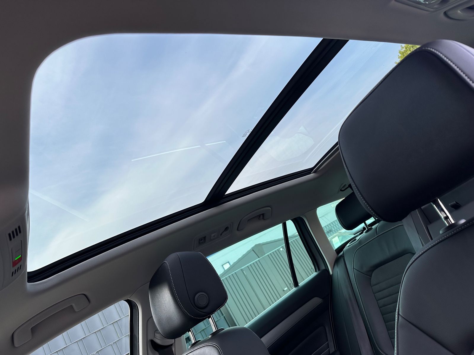 Fahrzeugabbildung Volkswagen Passat Variant 2.0 TDI DSG Elegance NAV+LED+PANO