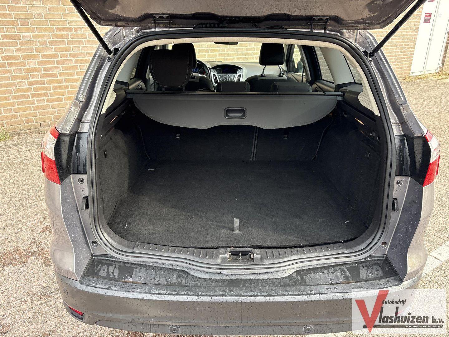 Ford Focus 2012 — photo 16