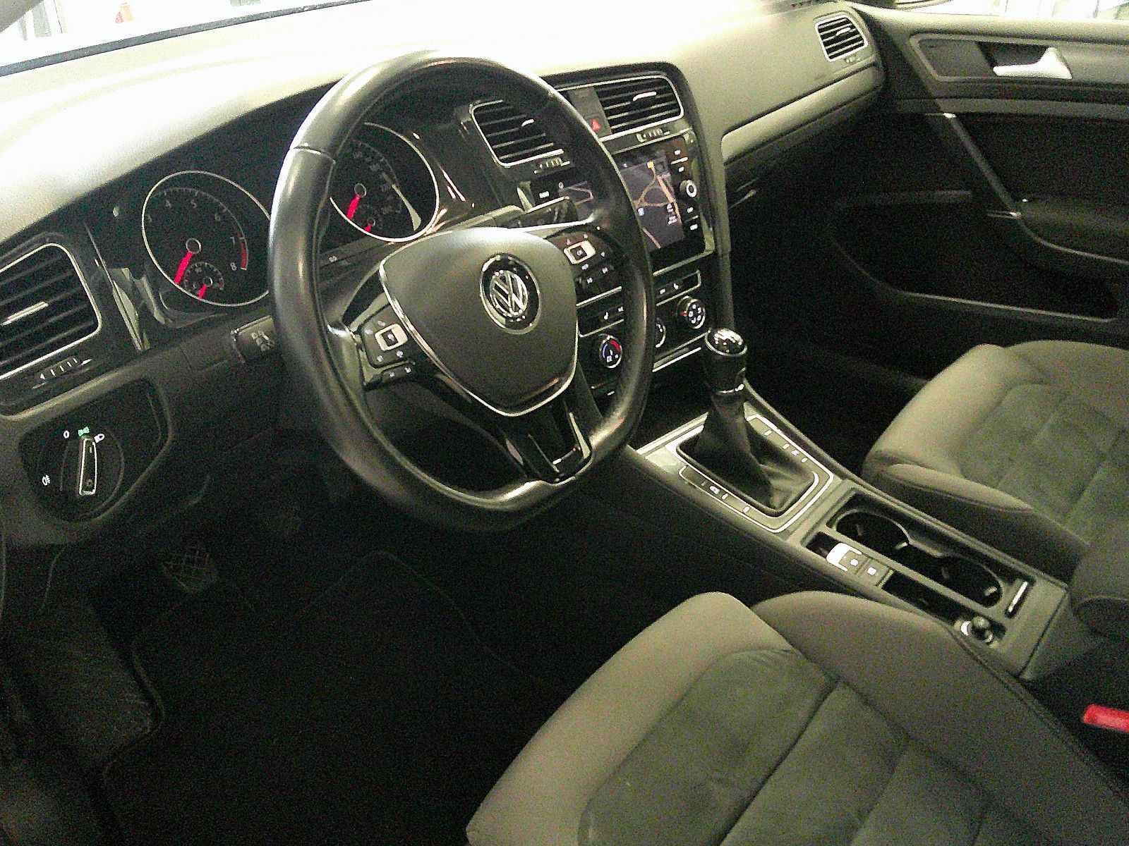 Fahrzeugabbildung Volkswagen GolfVII Variant Comfortline/NAVI /KLIMA/WENIG KM