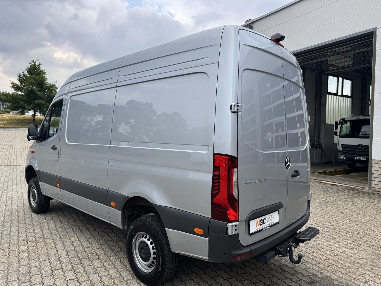Fahrzeugabbildung Mercedes-Benz Sprinter 319CDI KA ProL2H2 4x4 Klima*LED*AHK2.8T
