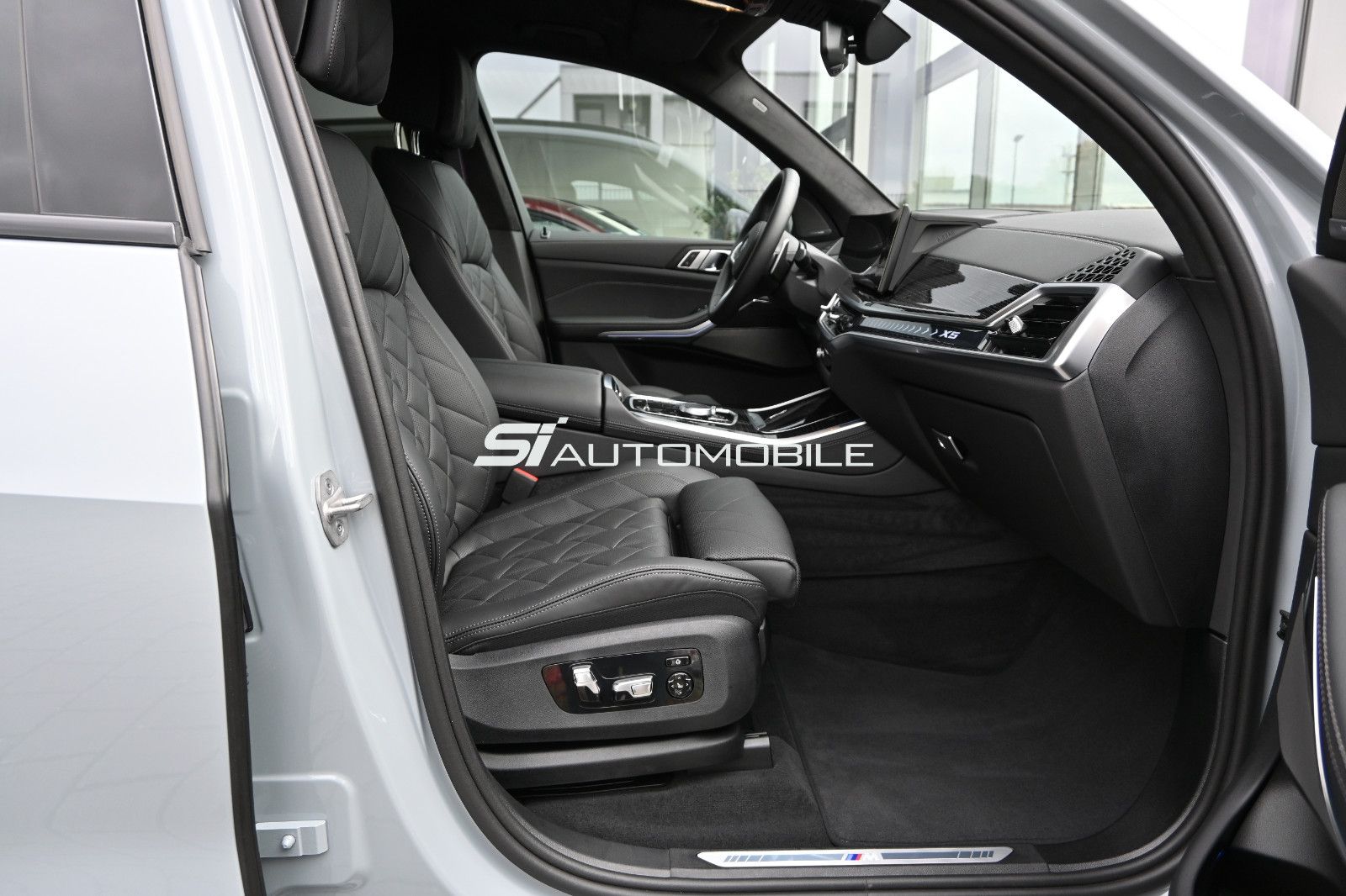 Fahrzeugabbildung BMW X5 xDr. 30d M-Sport Pro °INTEGRAL+LUFTFEDERUNG°