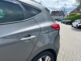 Hyundai ix35 2.0 CRDi 135kW Style 4WD Automatik Style - Hyundai ix35 mit Schiebedach