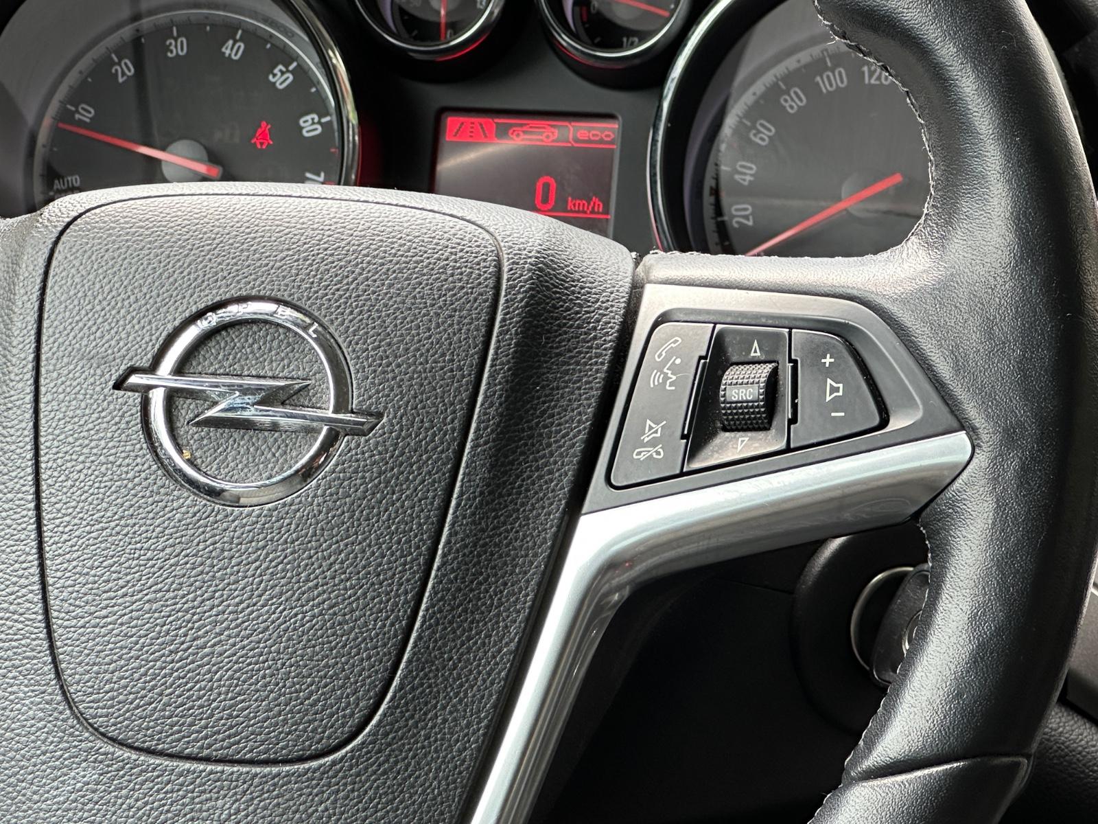Opel Astra 2013 — photo 16