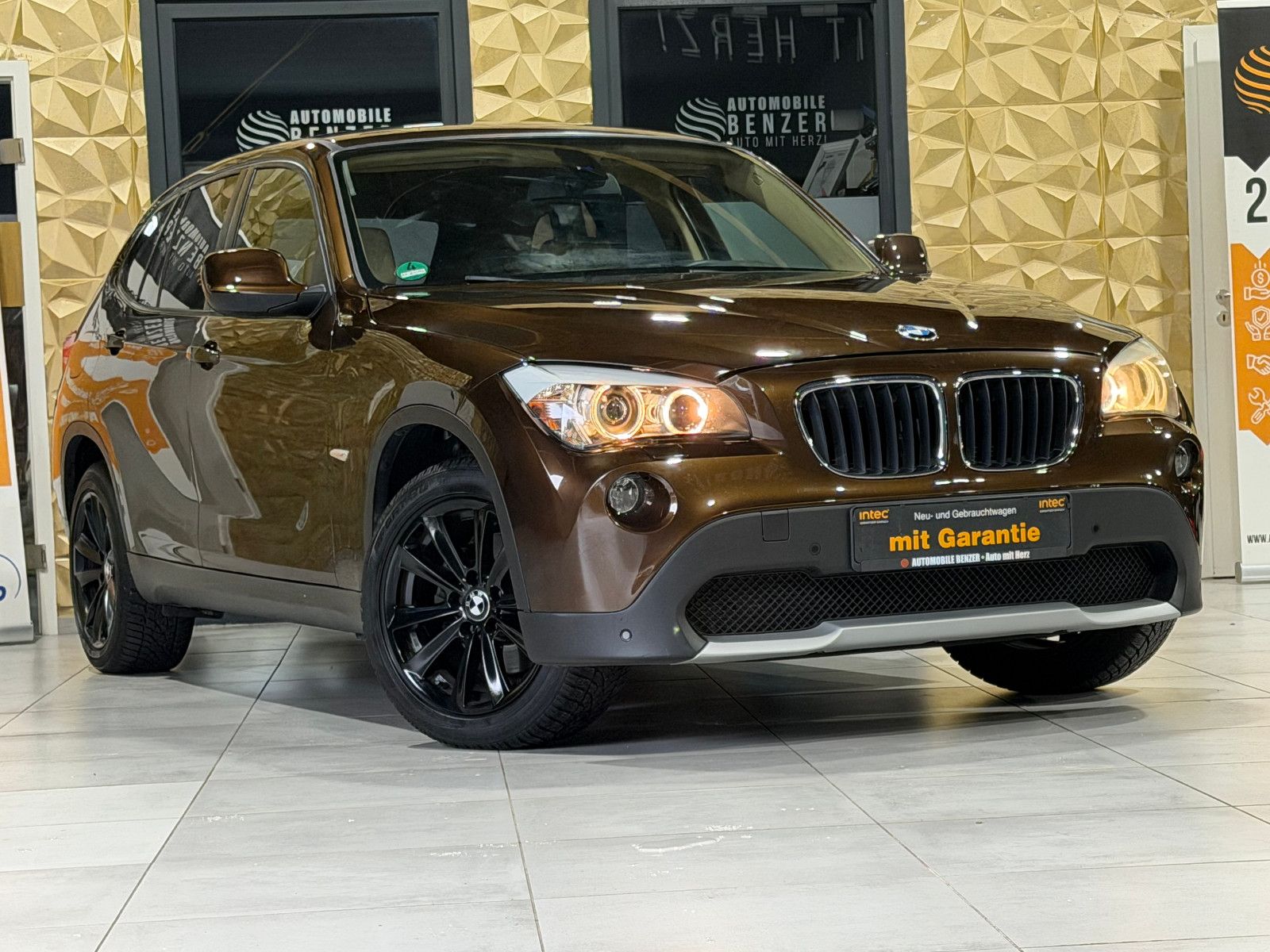 Fahrzeugabbildung BMW X1 20 i sDrive/NAVI/LEDER/XENON/KAMERA
