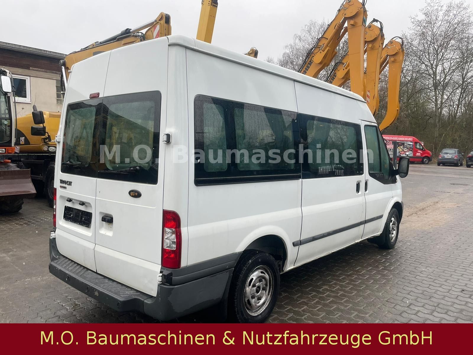 Fahrzeugabbildung Ford Transit 115T300 / 9 Sitzer