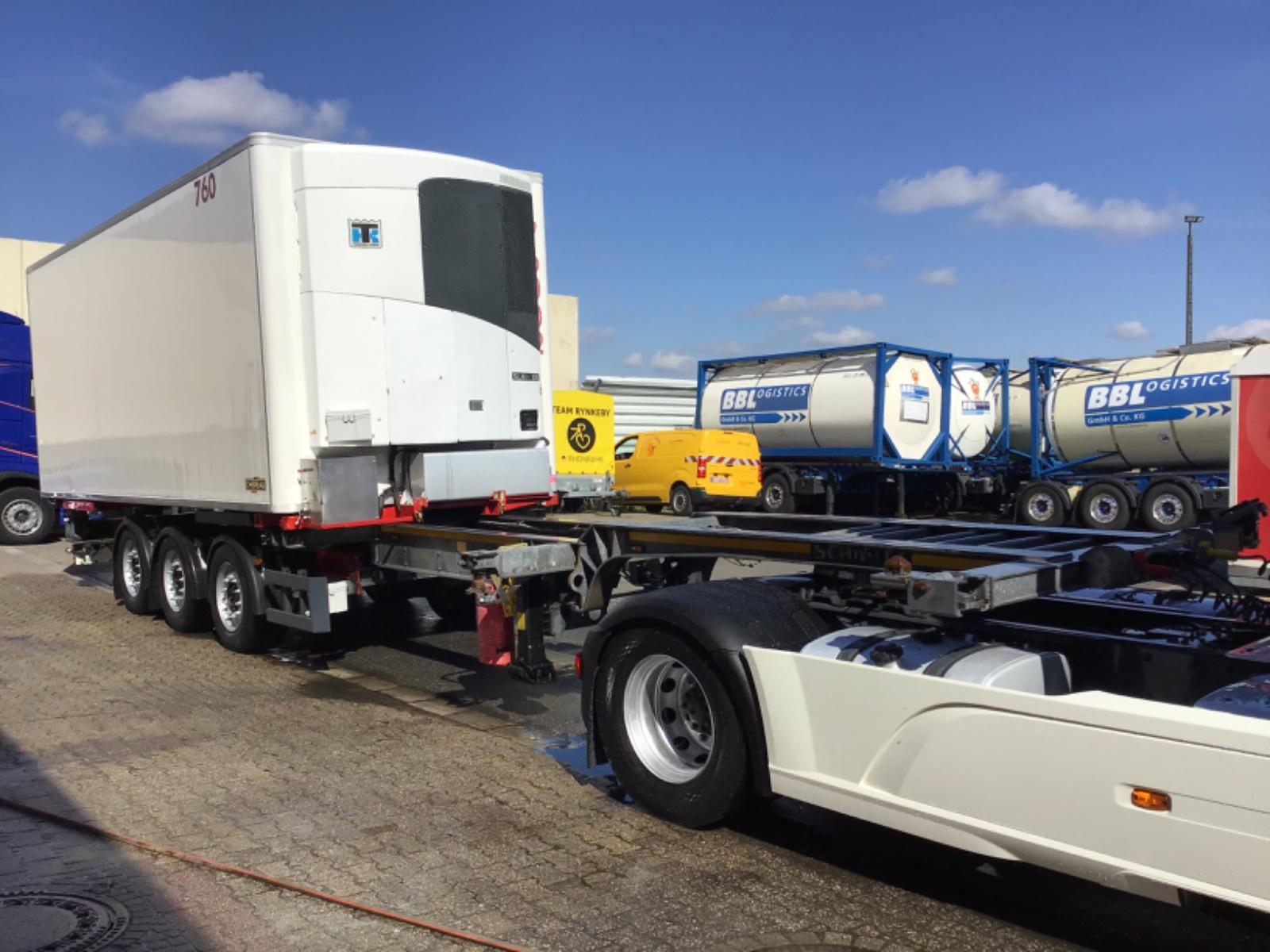 Schmitz Cargobull SGF*S3 A08AA &  2 LIFT ACHSE  5790 KG