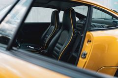 Fahrzeugabbildung Porsche 964 Turbo 3.6 *Speedgelb / Speedline / Dt. Fzg*