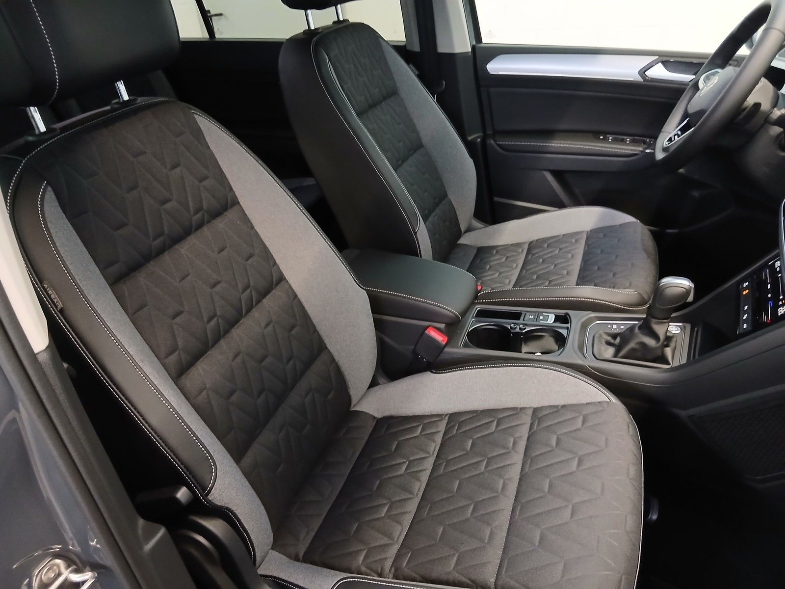 Fahrzeugabbildung Volkswagen Touran Energy 1,5 TSI DSG + AHK+Navi+LED+ Kamera