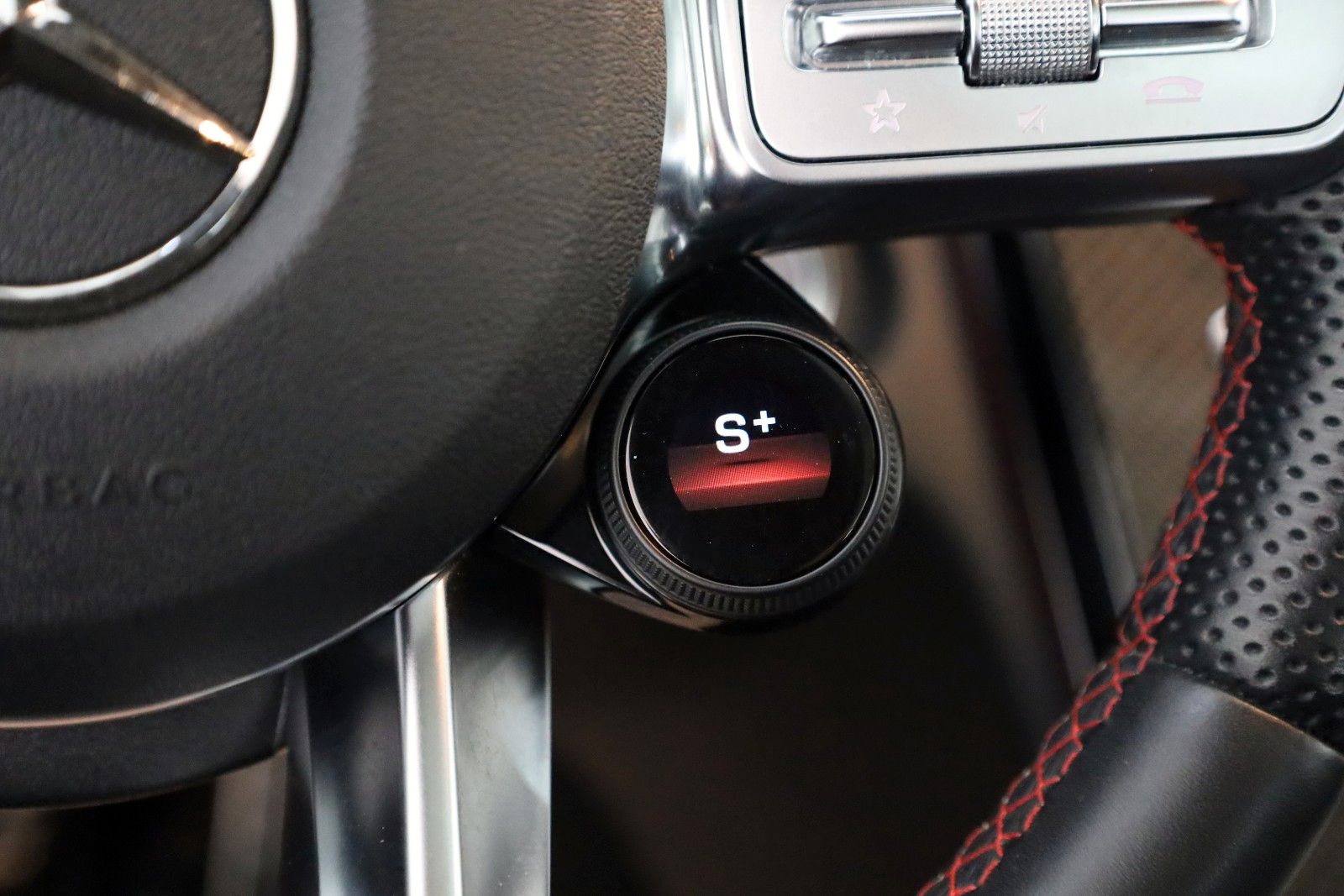 Fahrzeugabbildung Mercedes-Benz C 43 AMG 4Matic,Panorama,Sport-Auspuff,360°-Kam