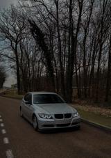 BMW Bmw e90 325i | Carplay | FMS ab kat - BMW 325 in Freiburg