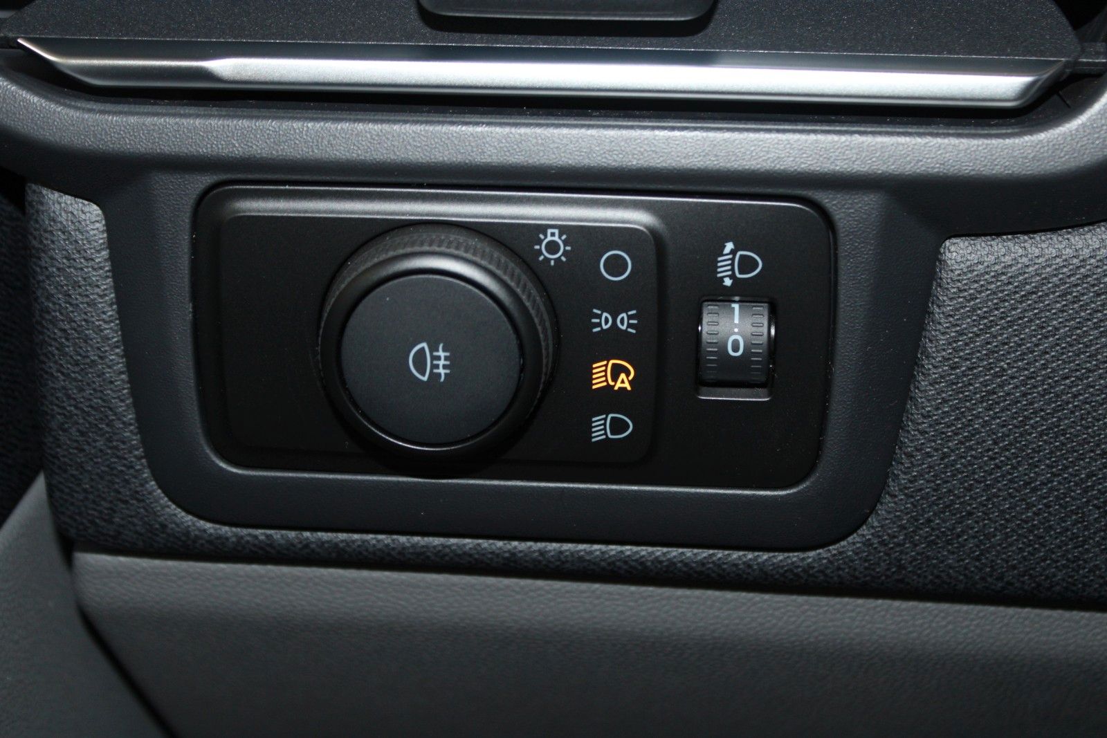 Fahrzeugabbildung Ford Tourneo Custom L1 TREND 8-Sitze LED NAVI CAM uvm