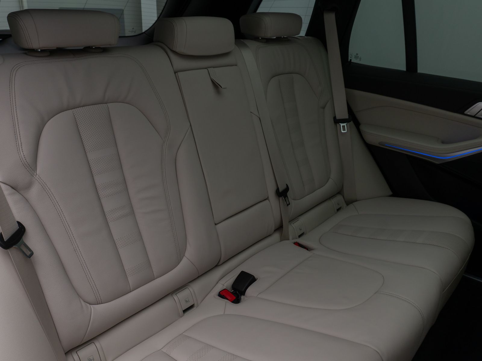 Fahrzeugabbildung BMW X5 xD30d M Sport Laser 360° HUD DAB Panorama 22"