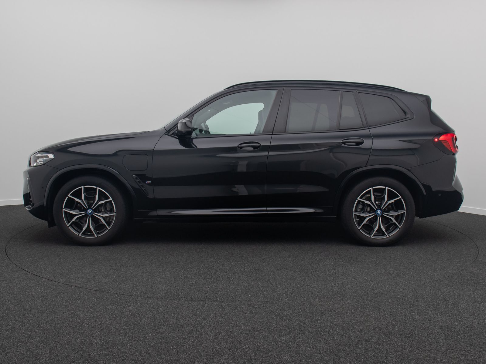 Fahrzeugabbildung BMW X3 xD30e M Sport Komfort AHK HUD DAB 360°HiFi
