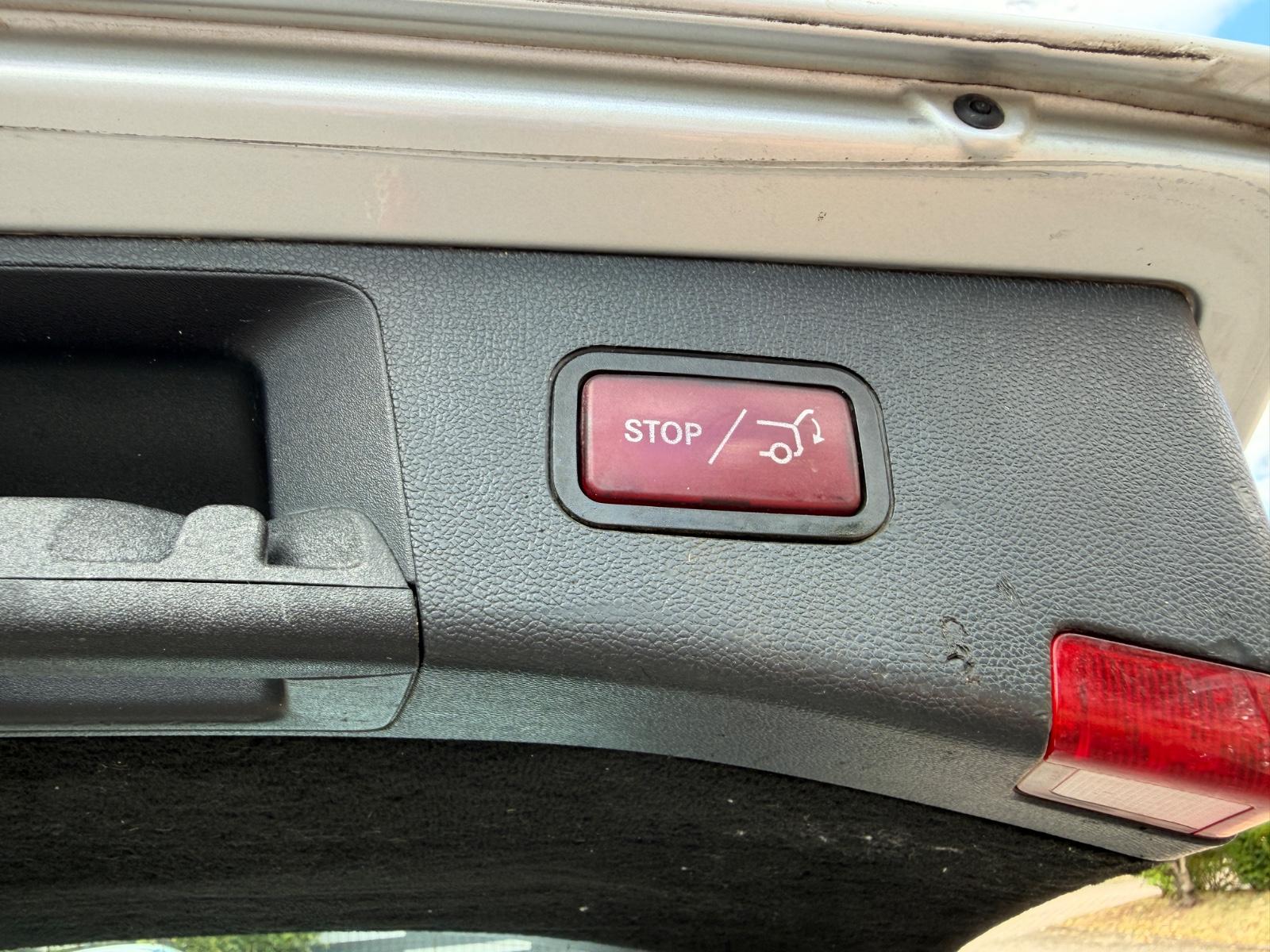 Mercedes-Benz E200 2013 — photo 24