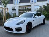 Porsche Panamera 4 GTS 4.8 V8 Black Edition - Porsche Panamera Gebrauchtwagen in Frankfurt