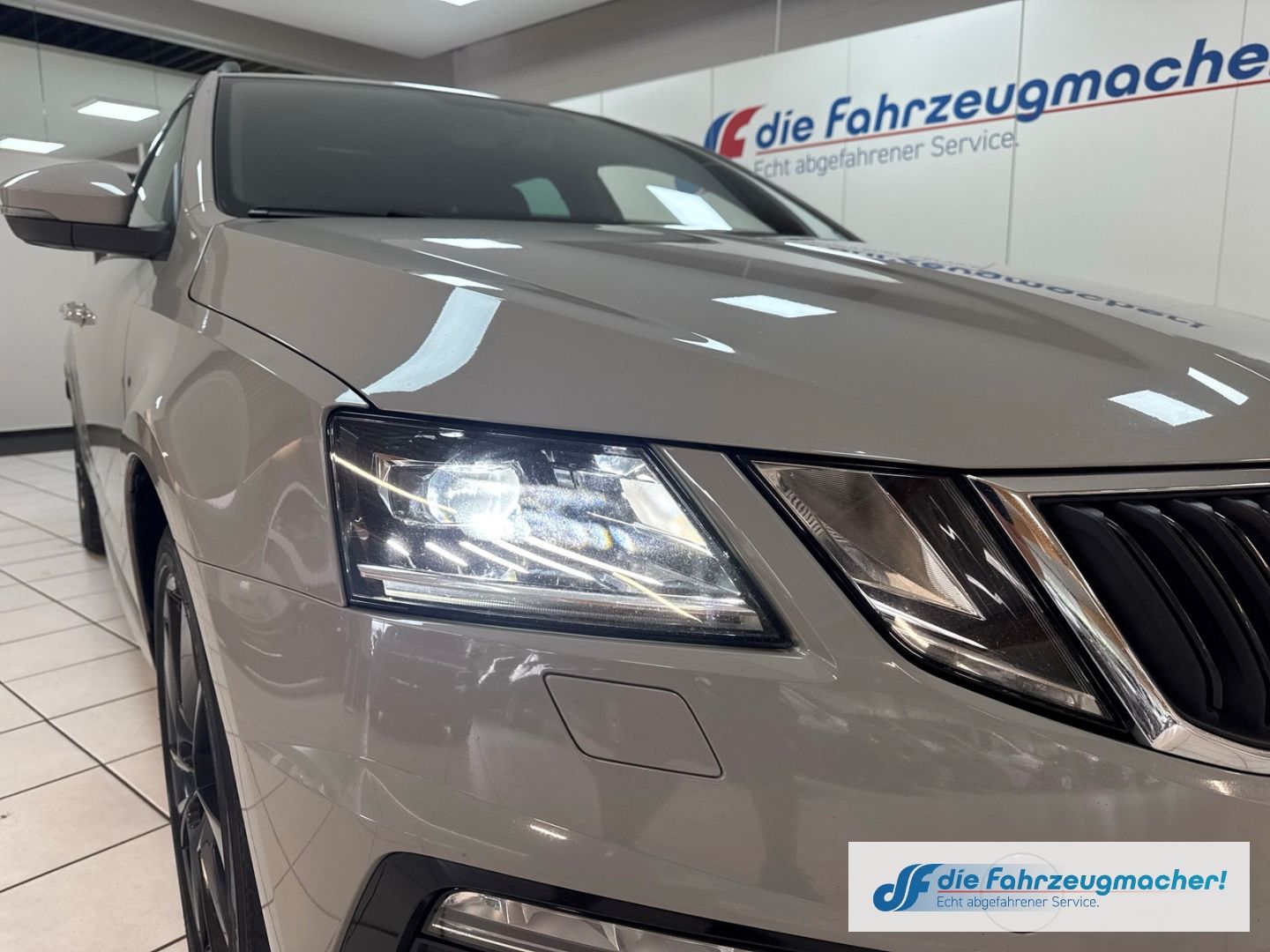 Fahrzeugabbildung SKODA Octavia Combi RS 4x4 Sportpaket AHK Navi LED *EX