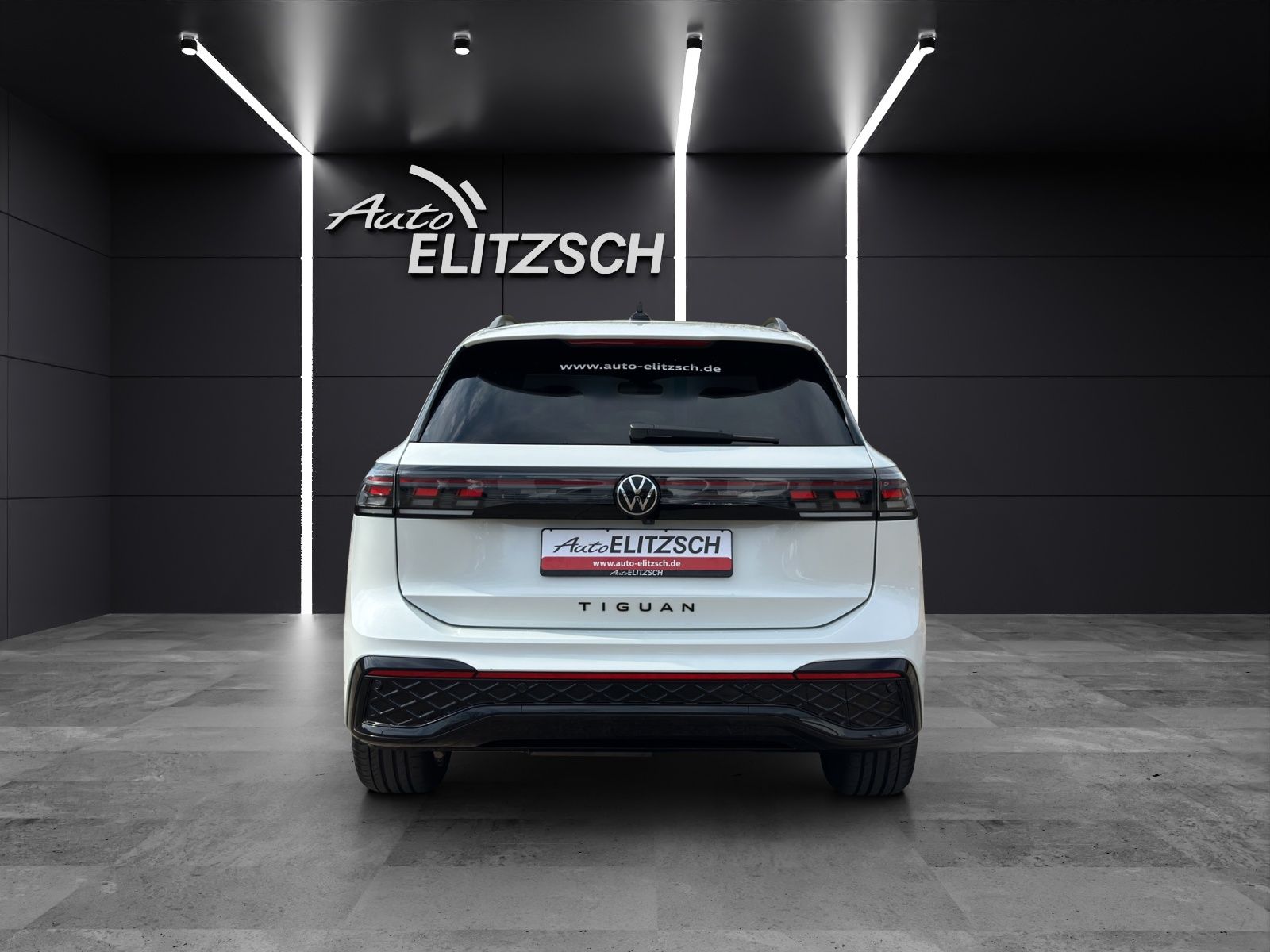 Fahrzeugabbildung Volkswagen Tiguan TDI R-Line 4M DSG MATRIX AHK PANO ACC
