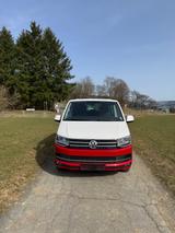 Volkswagen T6 Multivan - rote Volkswagen T6 Multivan