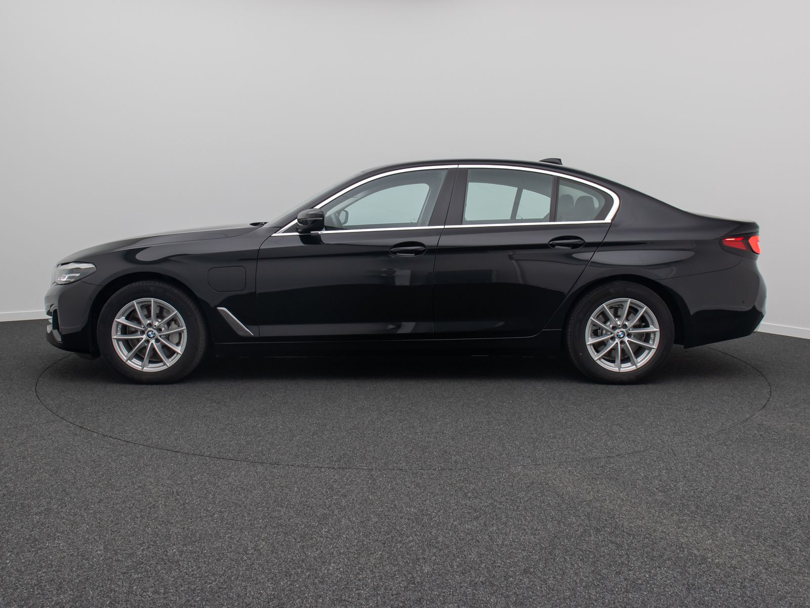 Fahrzeugabbildung BMW 530e Alarm DAB HiFi Komfort Kamera DriveAs Sport