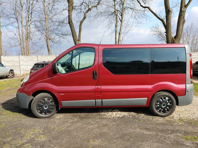 Opel Vivaro mit Rollstuhllift