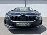 Skoda Superb Combi 2.0 TSI DSG Selection 238€ m.20% An - Skoda Superb mit Benzin-Antrieb: Allradantrieb, Kombi