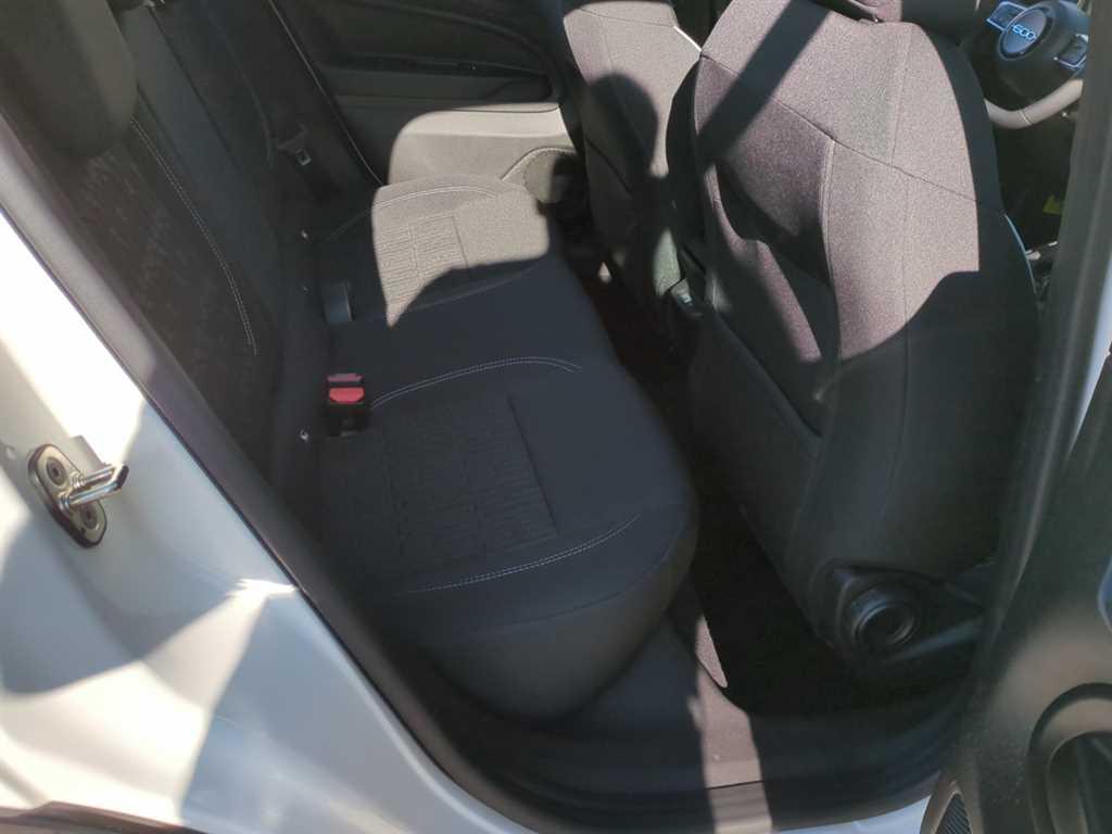 Fiat 600 STREET CarPlay Sitzheizung 18"LM-Felgen Park