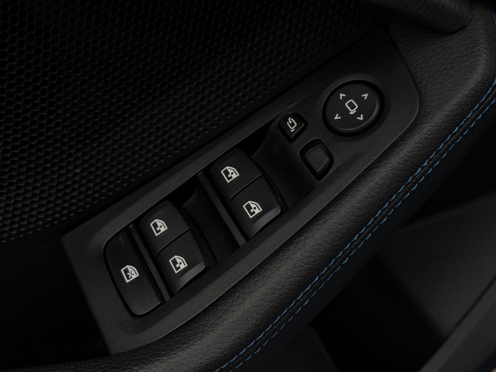 Fahrzeugabbildung BMW 118i M Sport Leder PANO TEMP CAM LED HiFi