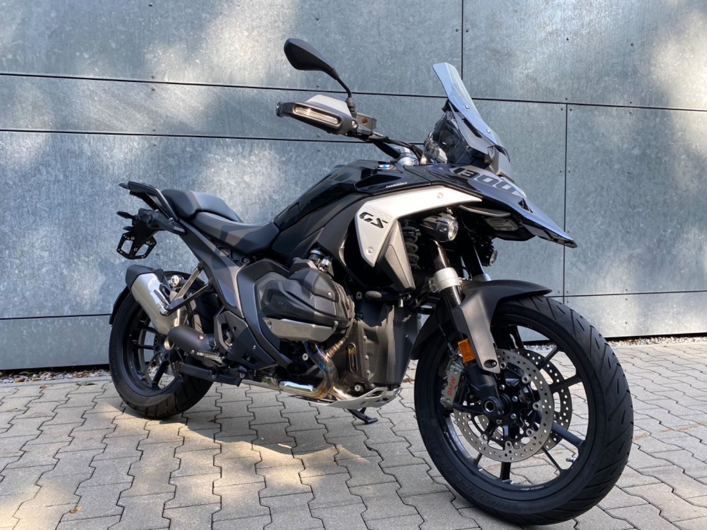 Fahrzeugabbildung BMW R 1300 GS Triple Black 3 Pakete Adaptive Fahrzeu