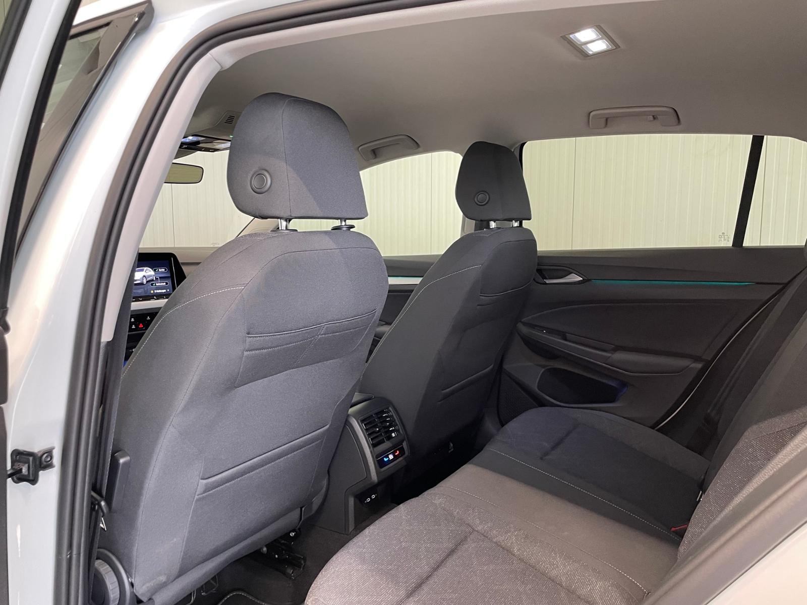 Volkswagen Golf VIII Life 1.0 eTSI DSG NAVI ACC SHZ, миниатюра 23