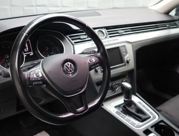 Volkswagen Passat - 10
