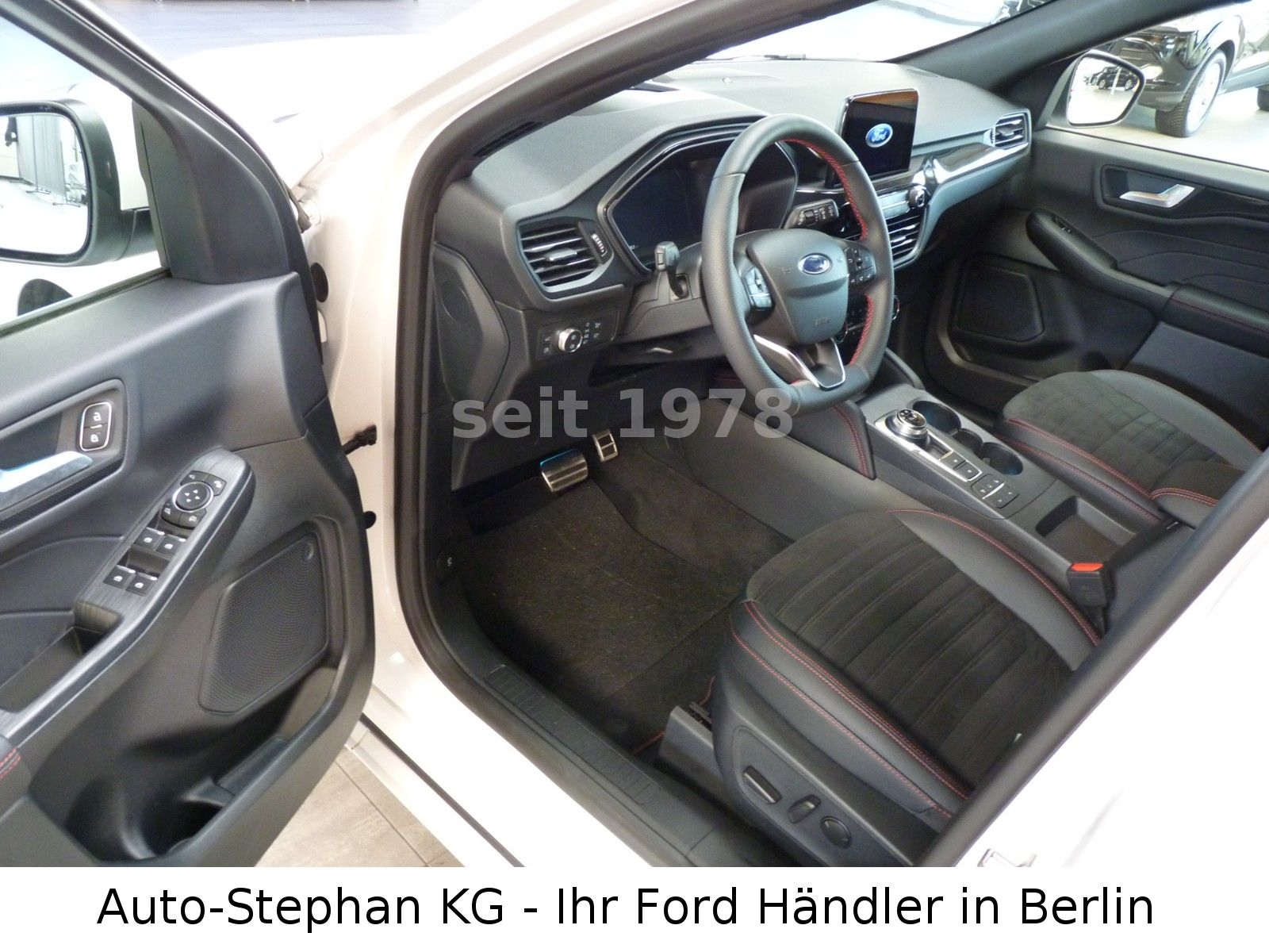 Fahrzeugabbildung Ford Kuga Plug-In Hybrid ST-Line X LED Navi Pano-Dach