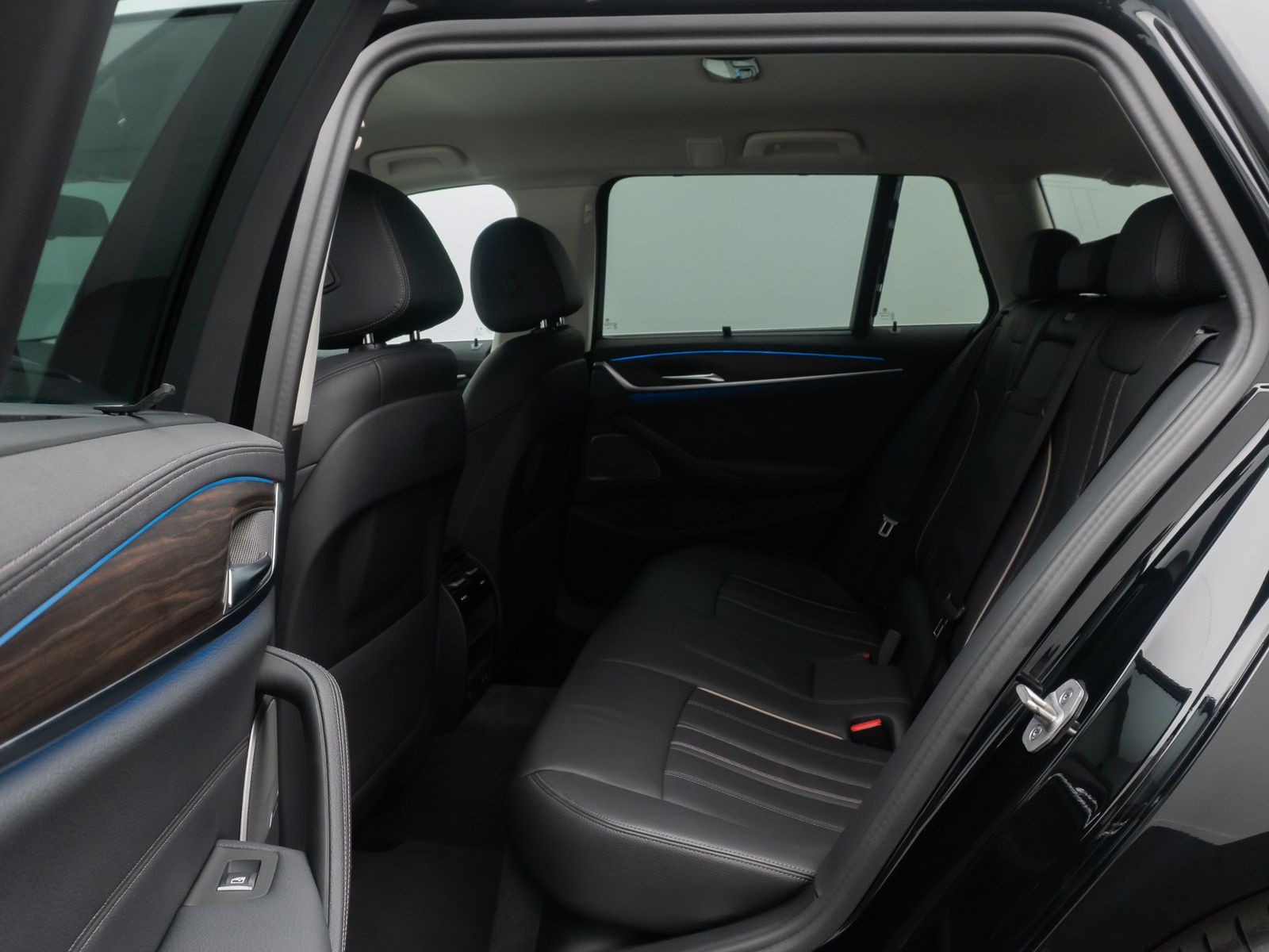 Fahrzeugabbildung BMW 530e Luxury Line DAB Laser Komfort H/K HUD Sport