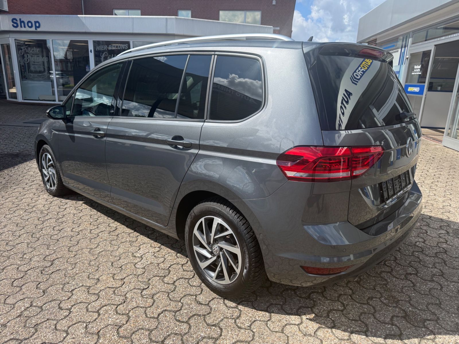 Fahrzeugabbildung Volkswagen Touran 2.0 TDI Sound 7-Sitze/Pano/AHK/ACC