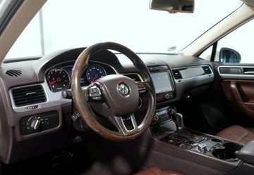 Volkswagen Touareg - 11