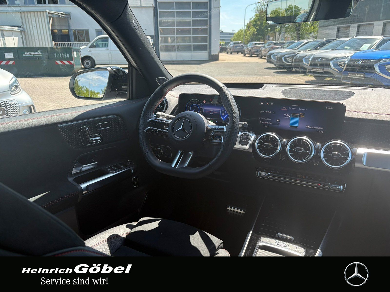 Fahrzeugabbildung Mercedes-Benz EQB 300 AMG-LINE HEAD-UP*BURMESTER*360°*MEMORY