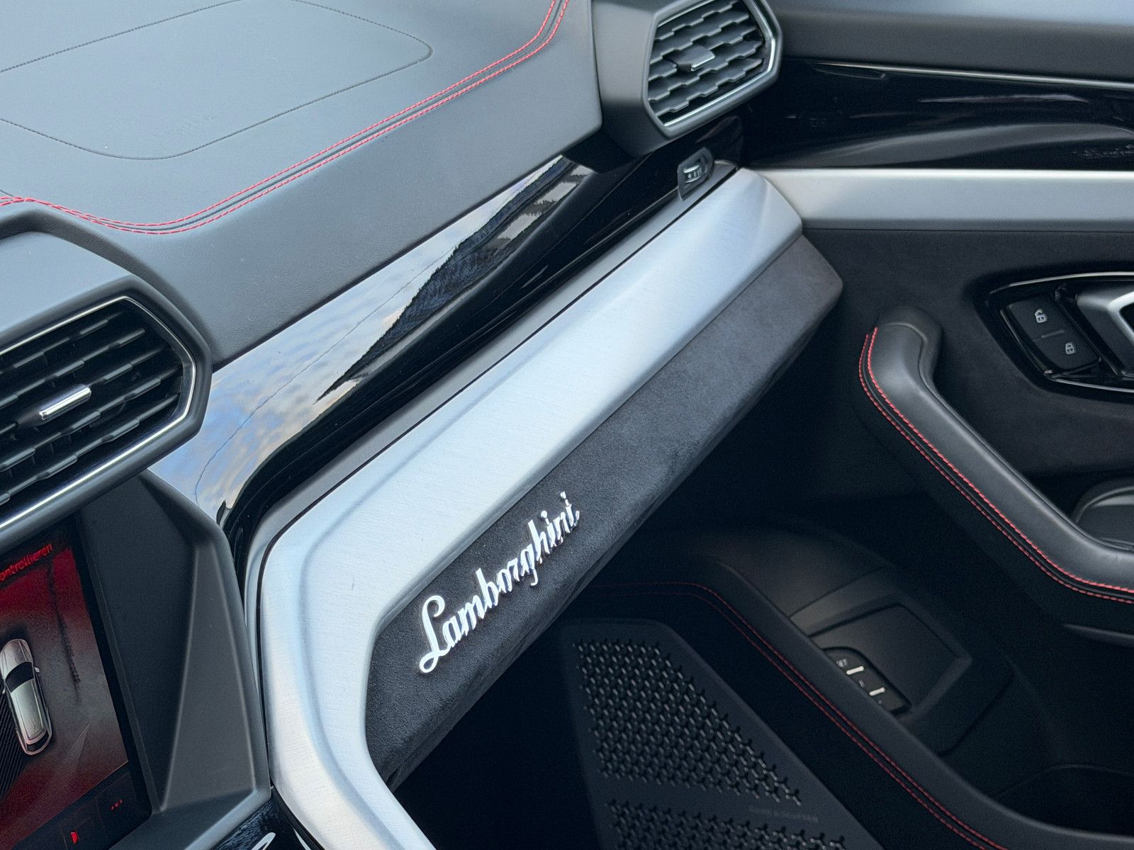 Fahrzeugabbildung Lamborghini Urus/PANO/23ZOLL/B&O-3D/360KAM/HEAD-UP