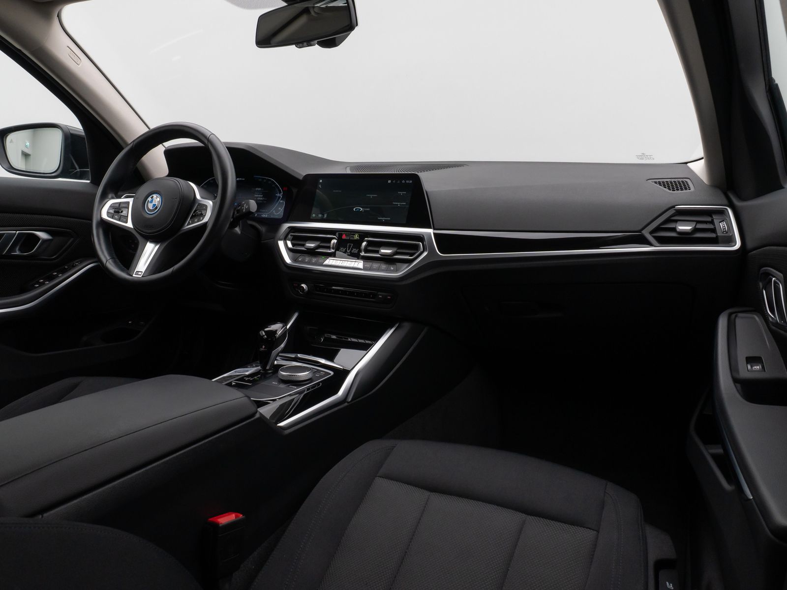 Fahrzeugabbildung BMW 330e Alarm Kamera DAB Stop&Go M Sportleder LED